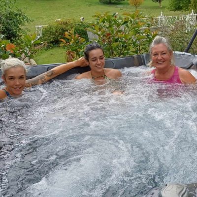 HOT TUB IN SEPTEMBER HENGE ESTATE RETREAT 2023